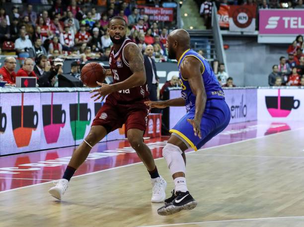 防守稳固 防守稳固